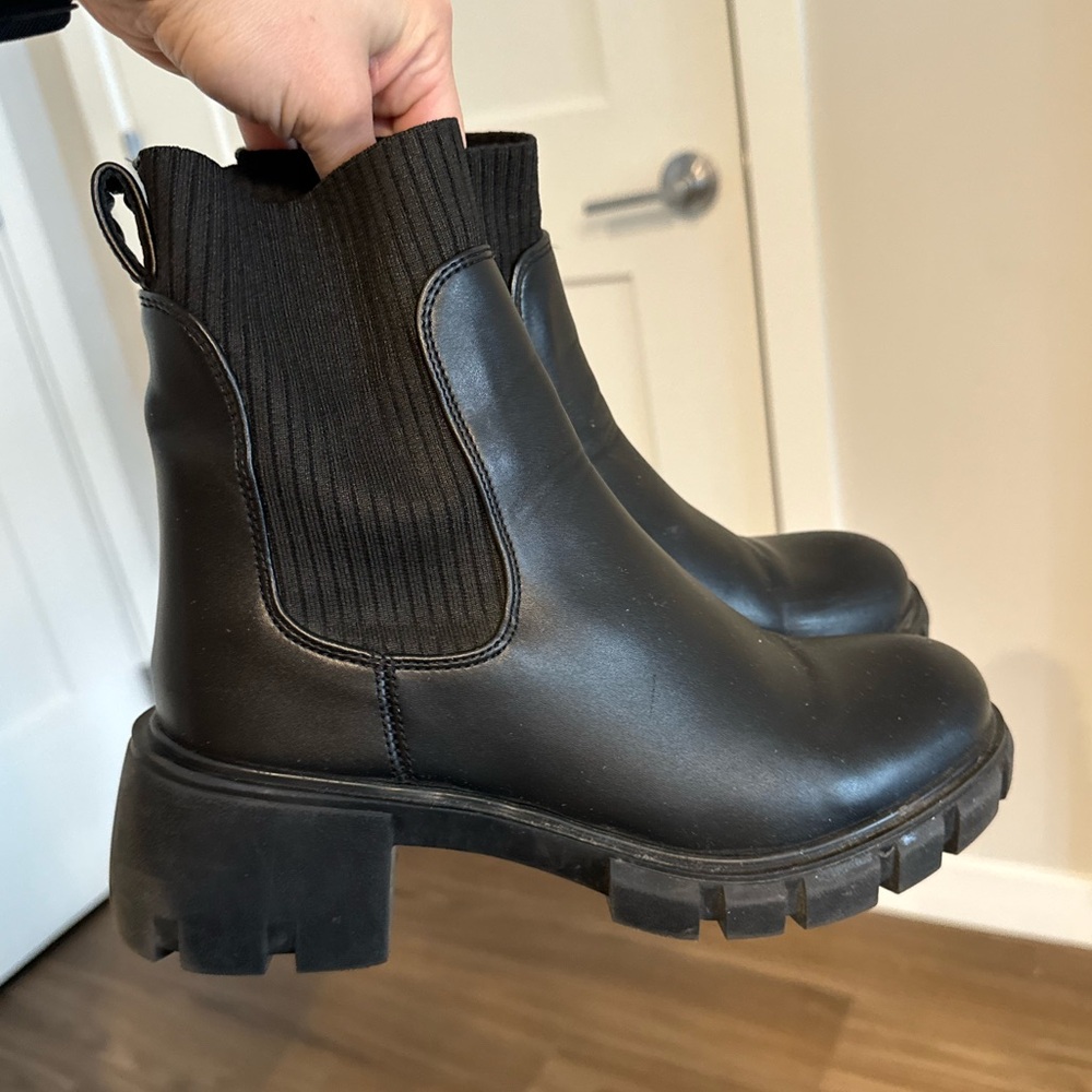 Heeled booties